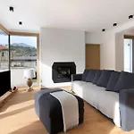 La Del Villa